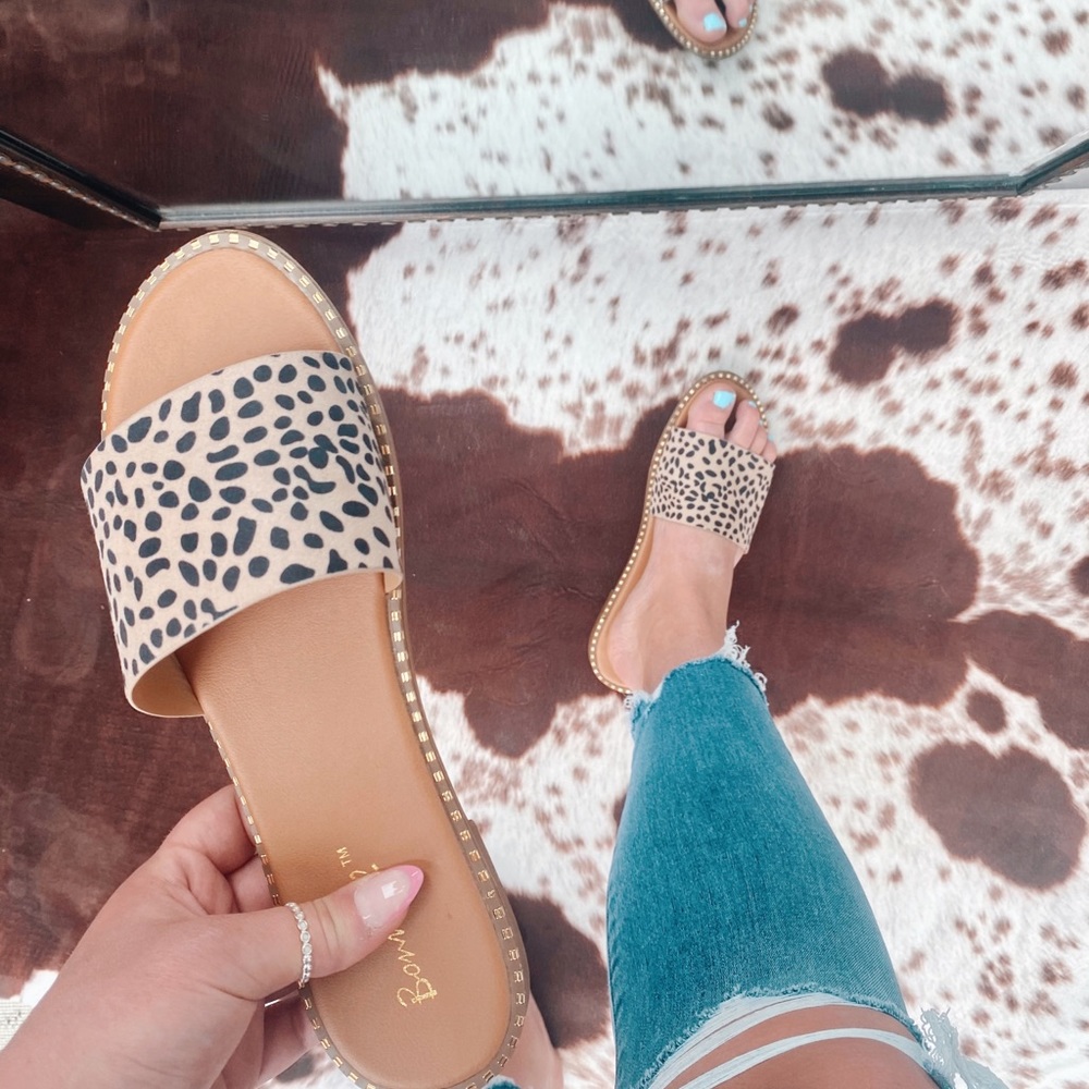 NWB Leopard Slides